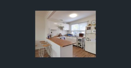 Fantastic location - moments from Tuggerah Lakes Waterfront - Photo 3