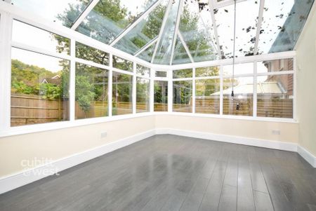 4 bedroom detached house to rent - Photo 3