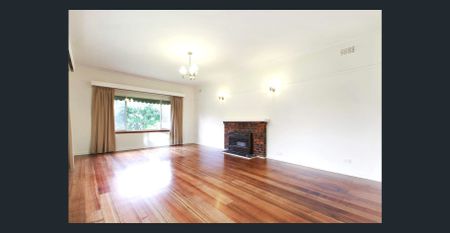 THREE BEDROOM HOME - PERFECT LOCATION! - Photo 2