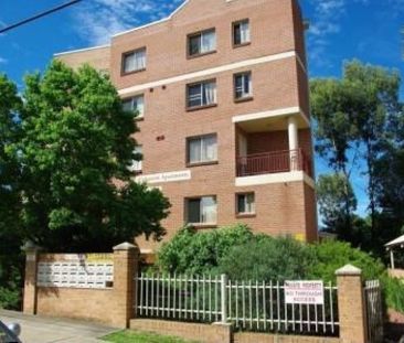 SPACIOUS TWO BEDROOM UNIT! AVAILABLE NOW! - Photo 3