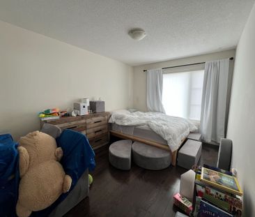 For Lease - 40 Vantage Loop Street, Newmarket, Ontario - Photo 5