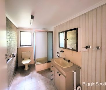 Cozy Three-Bedroom Home with Modern Amenities and Convenient Location - Photo 6