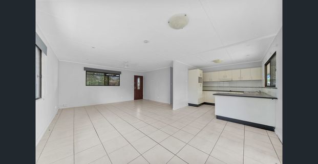 Modern Family Retreat In Boronia Heights - Photo 1