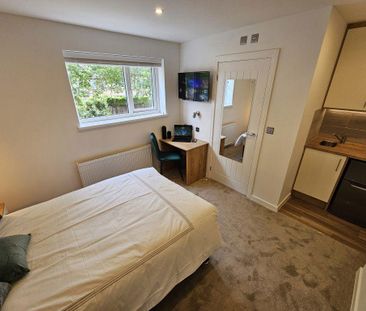 1 bedroom in a house share to rent - Photo 2