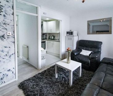 1 bedroom property to rent - Photo 2