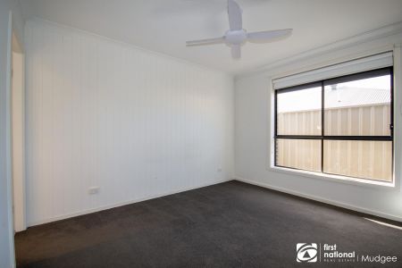 STYLISH, LOW-MAINTENANCE LIVING IN QUIET SOUTH MUDGEE - Photo 2