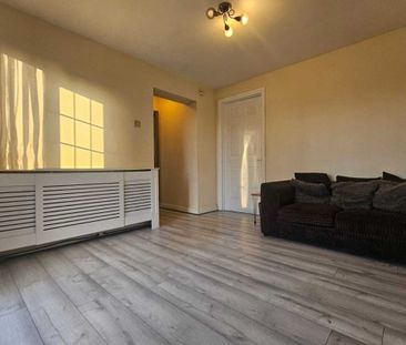 Acacia Avenue - Photo 4