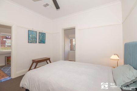 COMFORTABLE CENTRAL FURNISHED HOME - Photo 3