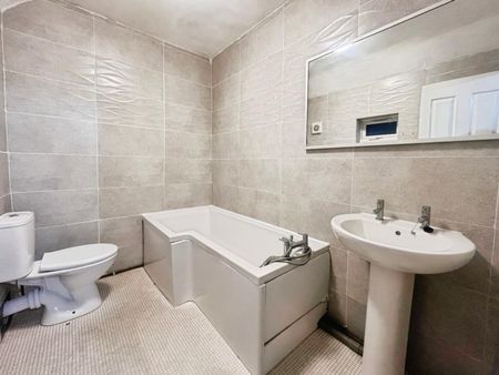 4 bedroom House To Let Total Size: 1109 SQ FT - Photo 3