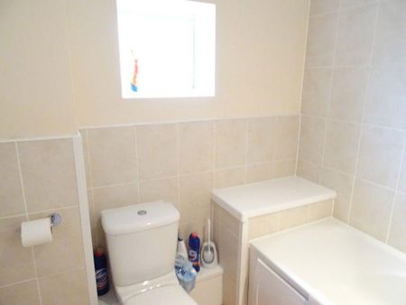 1 bedroom in a house share to rent - Photo 4