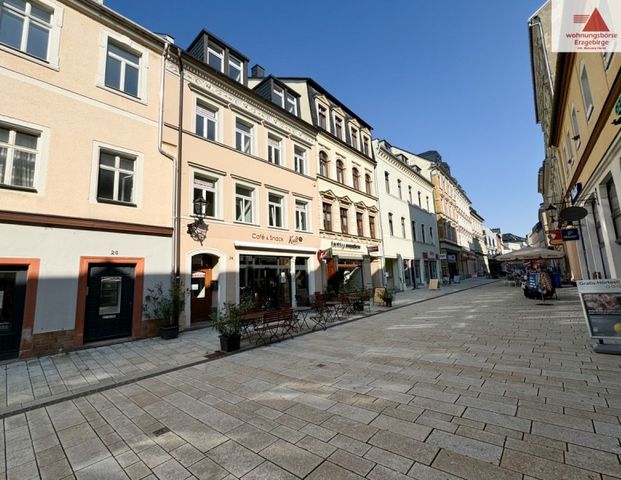 Gemütliche 2-Raum Dachgeschoss-Wohnung mit Dachterrasse direkt im Zentrum von Annaberg! - Photo 1