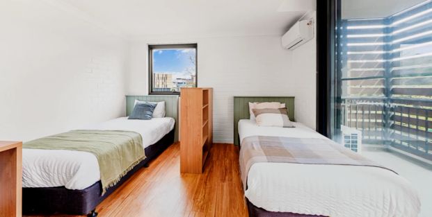 Castle Camperdown Three, Sydney - Photo 1