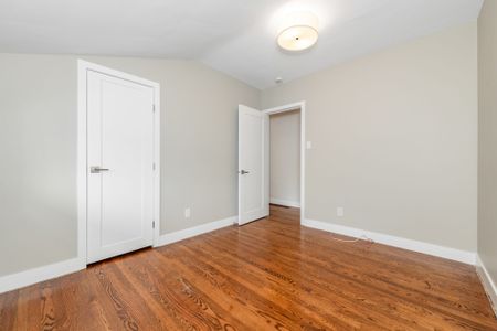For Lease - 9 Kirkstall Avenue, South of Baseline to Knoxdale, Ontario - Photo 3