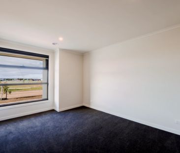 4 Bed, 2 Bath - Photo 4