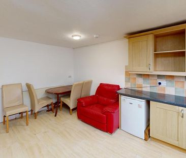 4 bedroom terraced house to rent - Photo 5