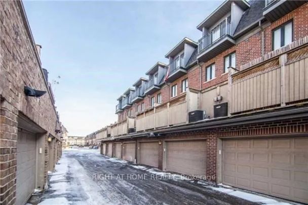 Condo Townhouse For Lease | W9232889 - Photo 1