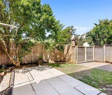 Generous family sized 3 bed townhome in Newington Mews - Photo 3