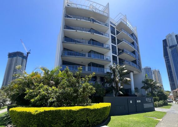 Modern Three-Bedroom Apartment in ‘Riva on Chevron’ - Photo 1