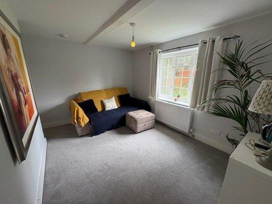 2 bedroom end of terrace house to rent - Photo 1