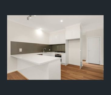 Stylish Townhouse in Prime Mount Waverley Location - Photo 3