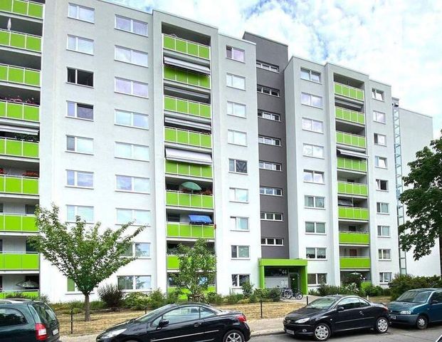 **MODERNISIERTE 2,5 ZIMMER ERDGESCHOSSWOHNUNG MIT BALKON UND NEUEM DUSCHBAD** - Foto 1