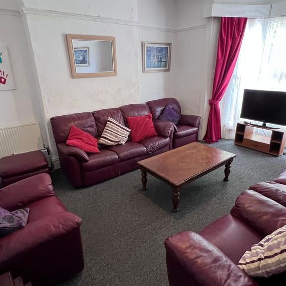 6 bedroom house to rent - Photo 1