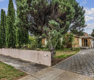 WELL POSITIONED FAMILY HOME - CLOSE TO THE CBD & TRAIN STATION! - Photo 4