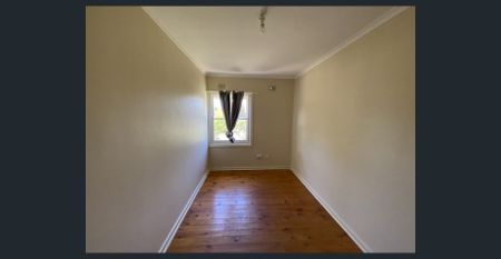 3 Bedroom 1 Bathroom 1 Garage - Photo 3