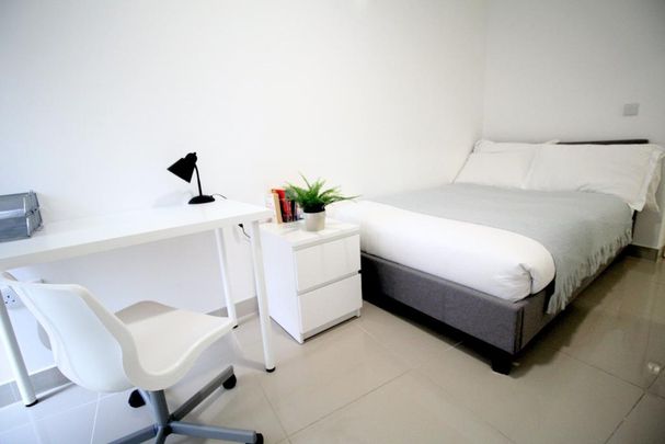 3 bedroom flat to rent - Photo 1