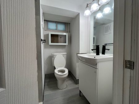 For Lease - 38 Wishing Well Drive Unit# B, Toronto, Ontario - Photo 4