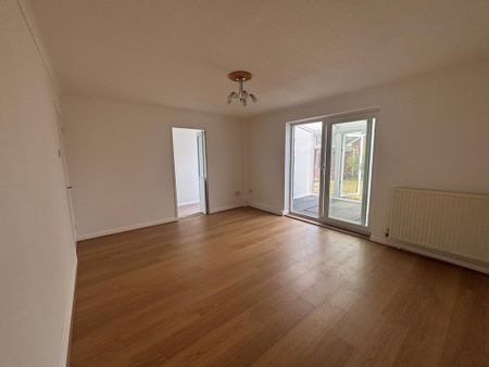 3 bedroom semi-detached house to rent - Photo 3