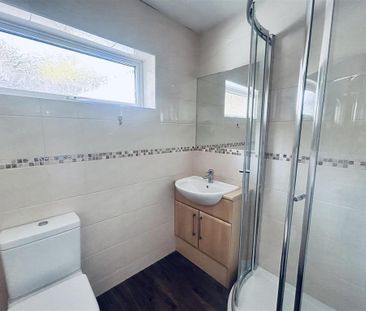 3 bedroom semi-detached bungalow to rent - Photo 6