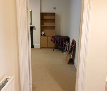 2 Bed Flat, Madeley Road, W5 - Photo 2