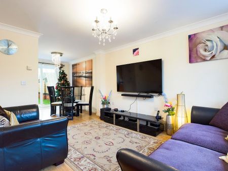4 bedroom detached house to rent - Photo 2