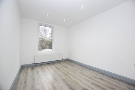 Whitehorse Lane, London, SE25 - Photo 4