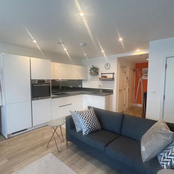 Fairfield Avenue, Staines, Surrey, TW18 - Photo 1