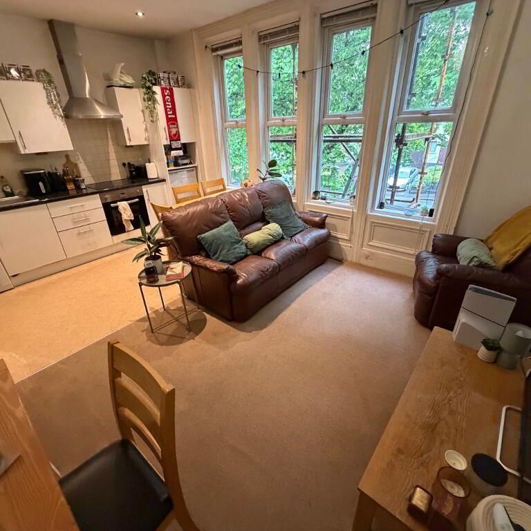 Flat 2, 112 Stranmillis Road, Belfast, BT9 5AE - Photo 1