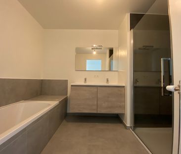 STIJLVOL NIEUWBOUWAPPARTEMENT MET 2 SLAAPKAMERS EN ZONNETERRASSEN –... - Photo 4