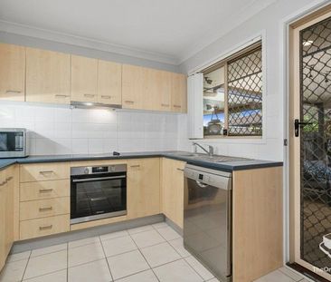 3 Bedroom unit in quiet complex with pool - Photo 1