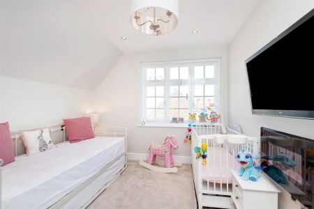 2 bedroom flat in Northwick Terrace - Photo 3