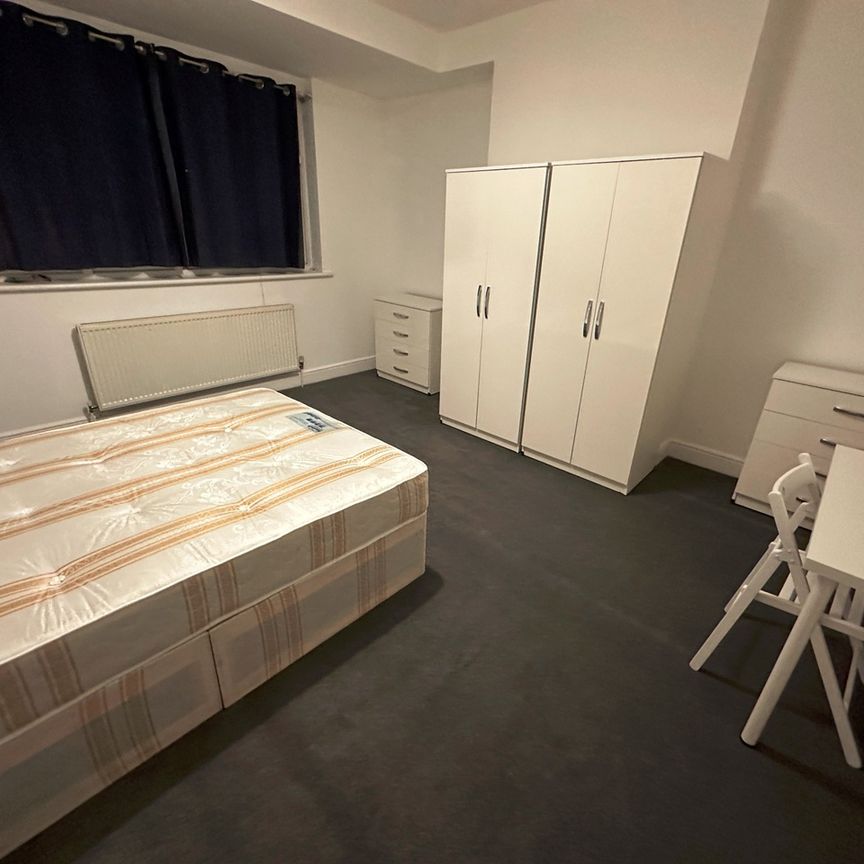 Room in a Shared House, Muswell Hill Broadway, N10 - Photo 2