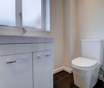 4 bedroom detached house to rent - Photo 3