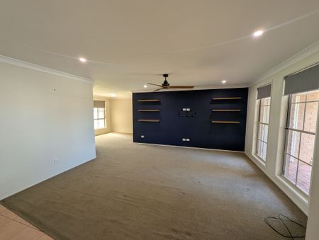 Spacious Family Home - Photo 4