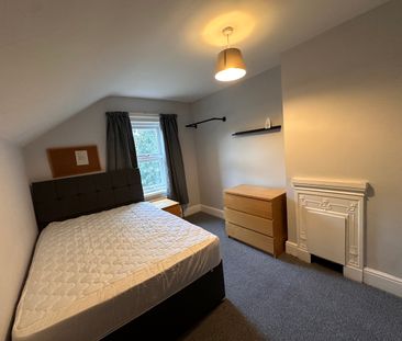 4 or 5 bedroom house - Photo 2