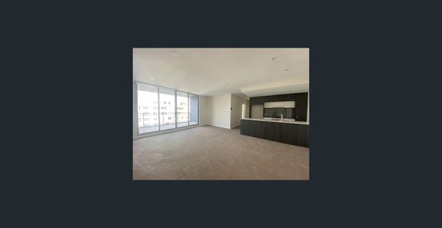 Large and bright living area - Photo 1