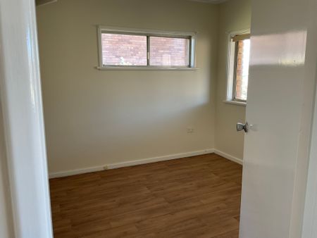 TWO BEDROOM UNIT IN SOUTH TAMWORTH - Photo 2