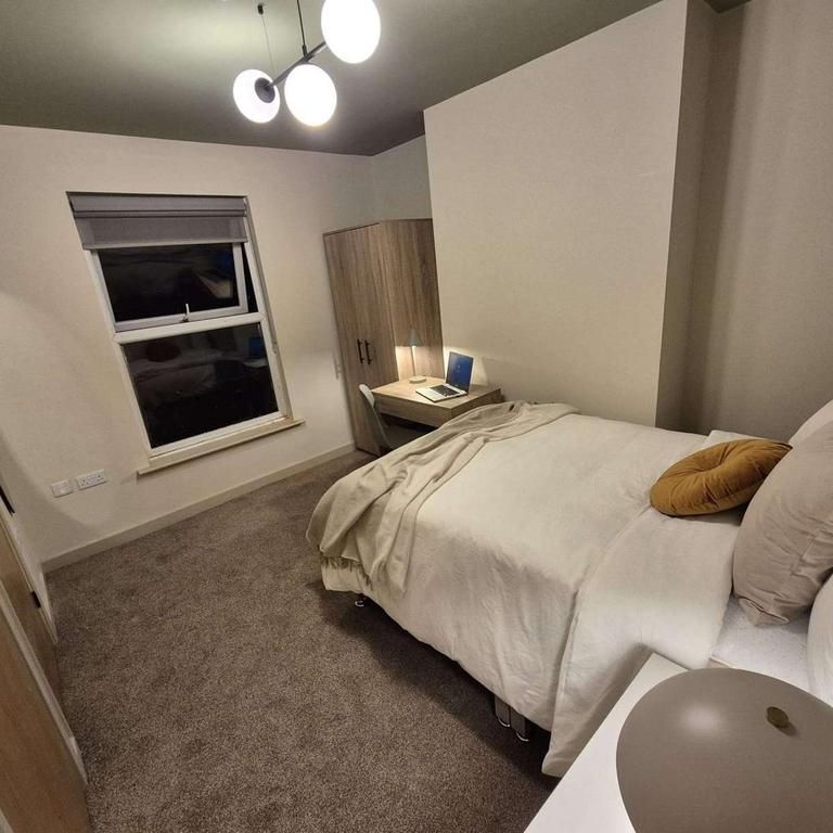 6 bedroom house of multiple occupation to rent - Photo 1