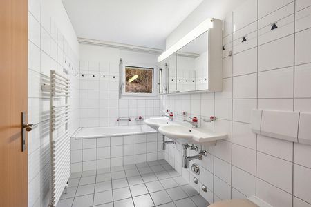 Helle 4.5-Zimmer-Wohnung mit Balkon und traumhafter Aussicht in Egg... - Photo 4