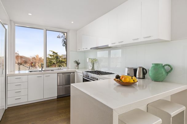 18/31 Kensington Road SOUTH YARRA - Photo 1