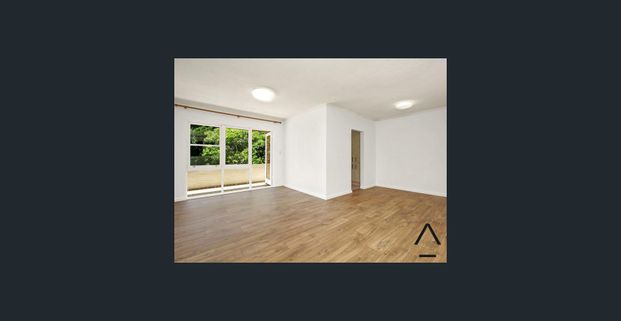 Top Floor Three Bedroom Apartment Moments From Bondi Beach - Photo 1